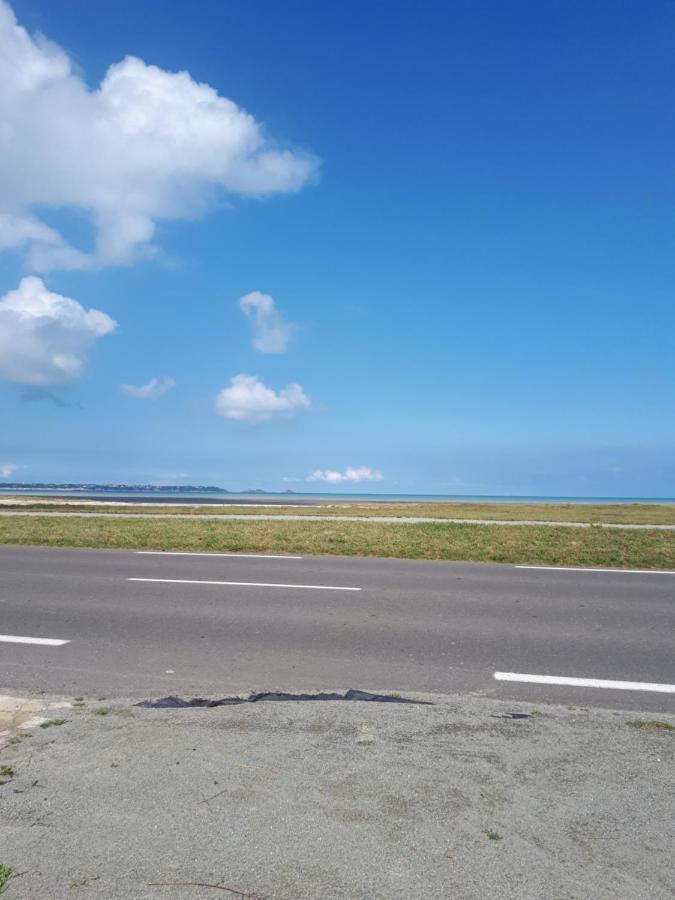 Rose By The Sea - Beach Front Sea Views Hirel Экстерьер фото